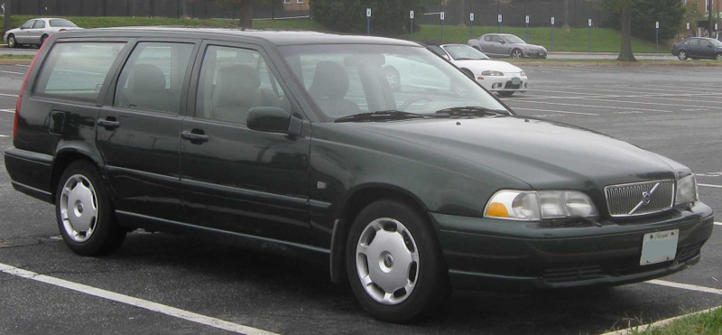 Illustration for article titled Generation Gap: FWD Volvo Wagons Edition